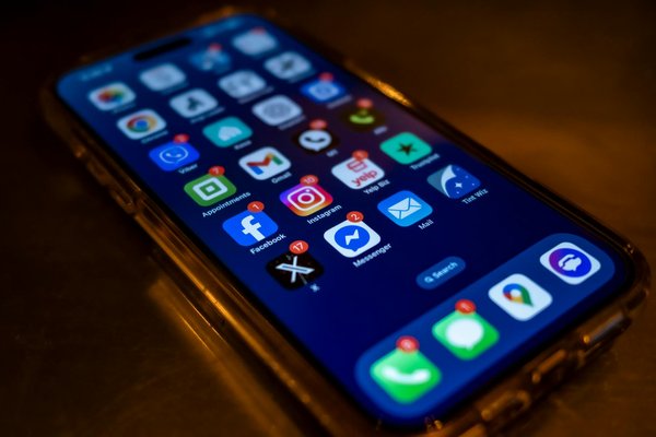 Revolutionizing UK Manufacturing: Essential Tactics for Effortless AI Integration